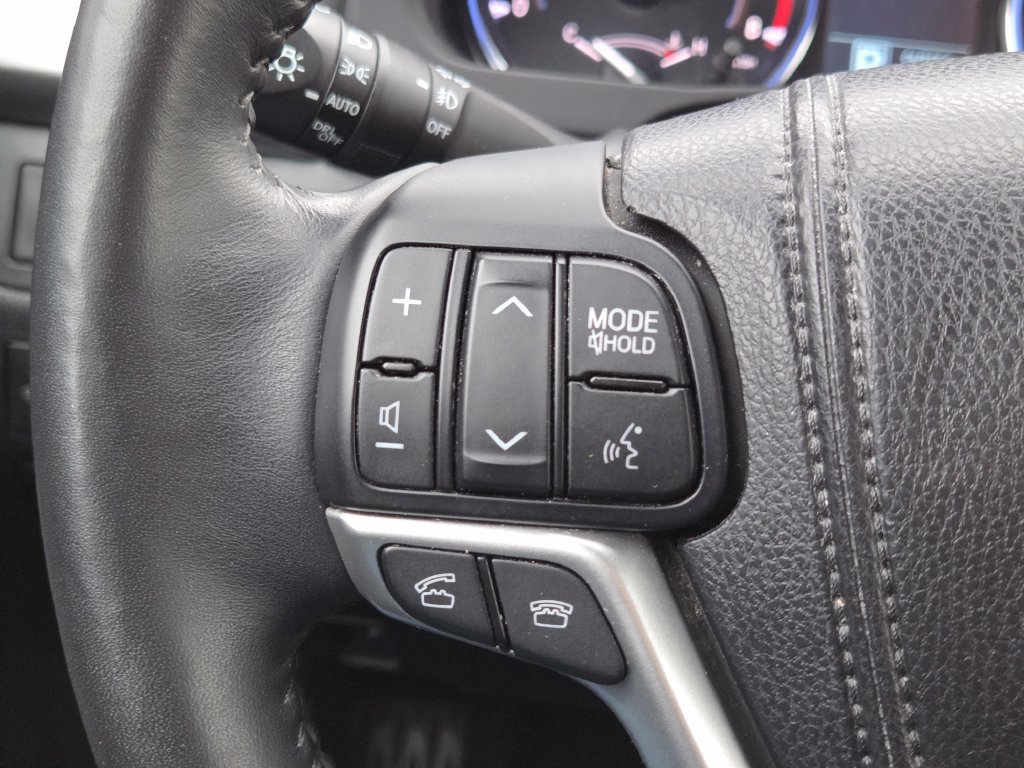 Used 2015 Toyota Highlander Plus FWD image 15