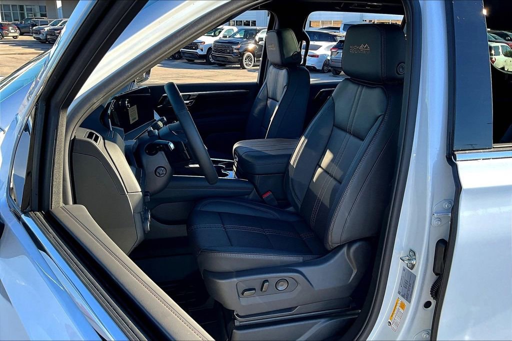 New 2026 Chevrolet Suburban High Country image 9