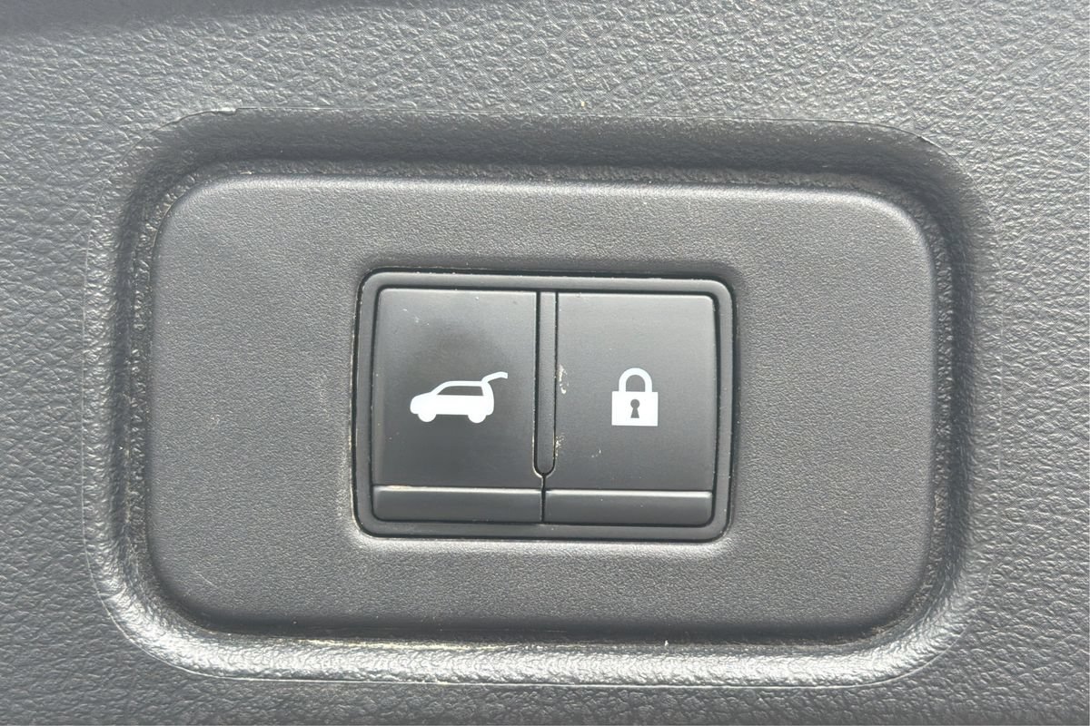 Used 2022 Nissan Pathfinder SL w/ Lighting Package (N92) AWD/4WD image 27