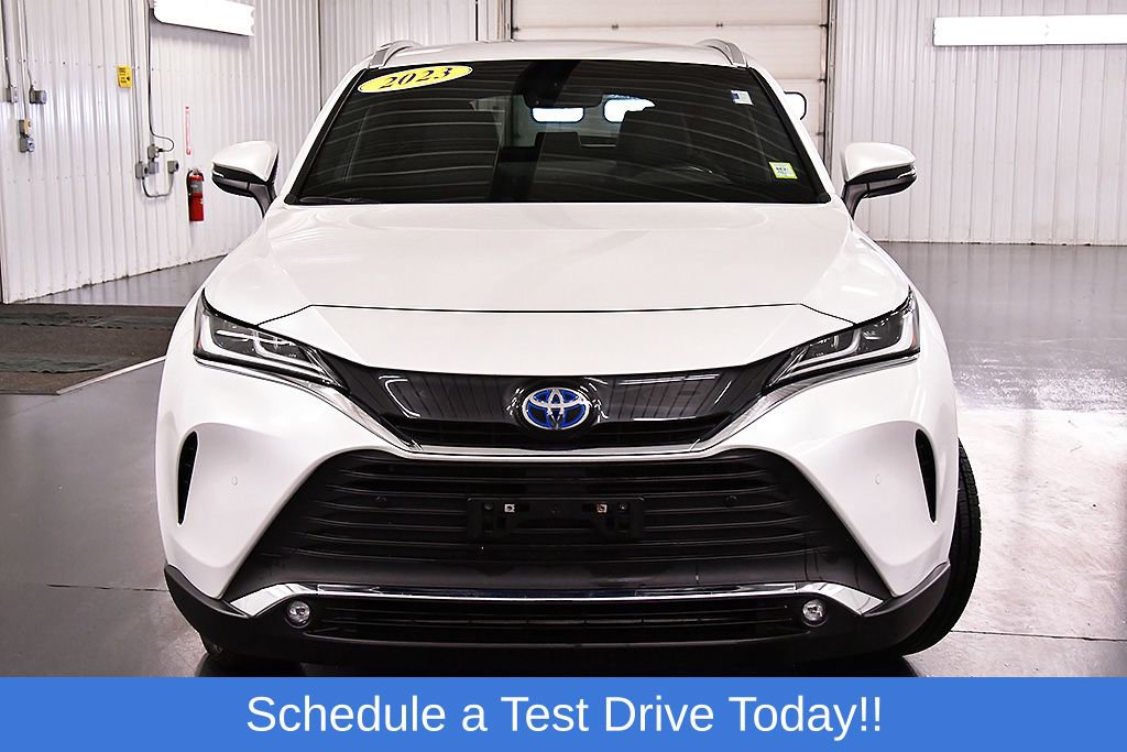 Used 2023 Toyota Venza XLE image 2