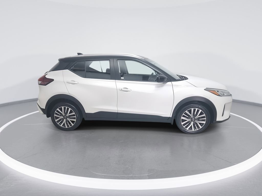 Used 2023 Nissan Kicks SV image 8
