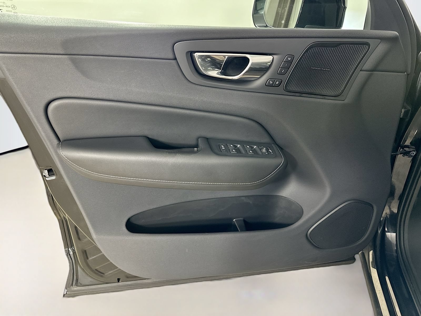 Used 2019 Volvo XC60 T6 Inscription w/ Protection Package Premier AWD/4WD image 16