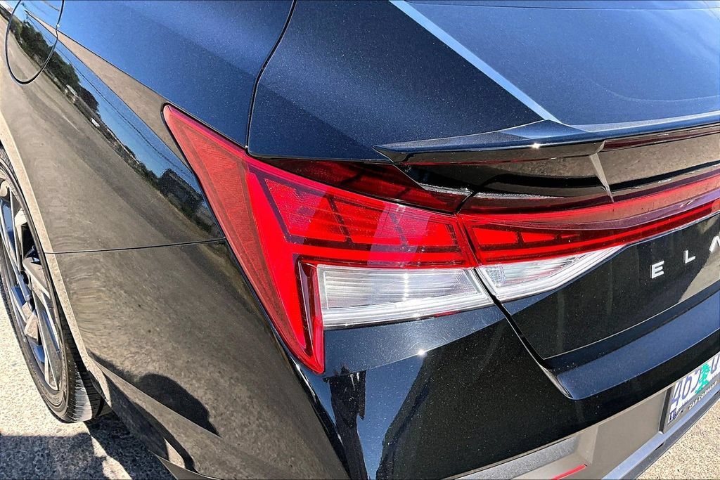Used 2025 Hyundai Elantra SEL FWD image 28