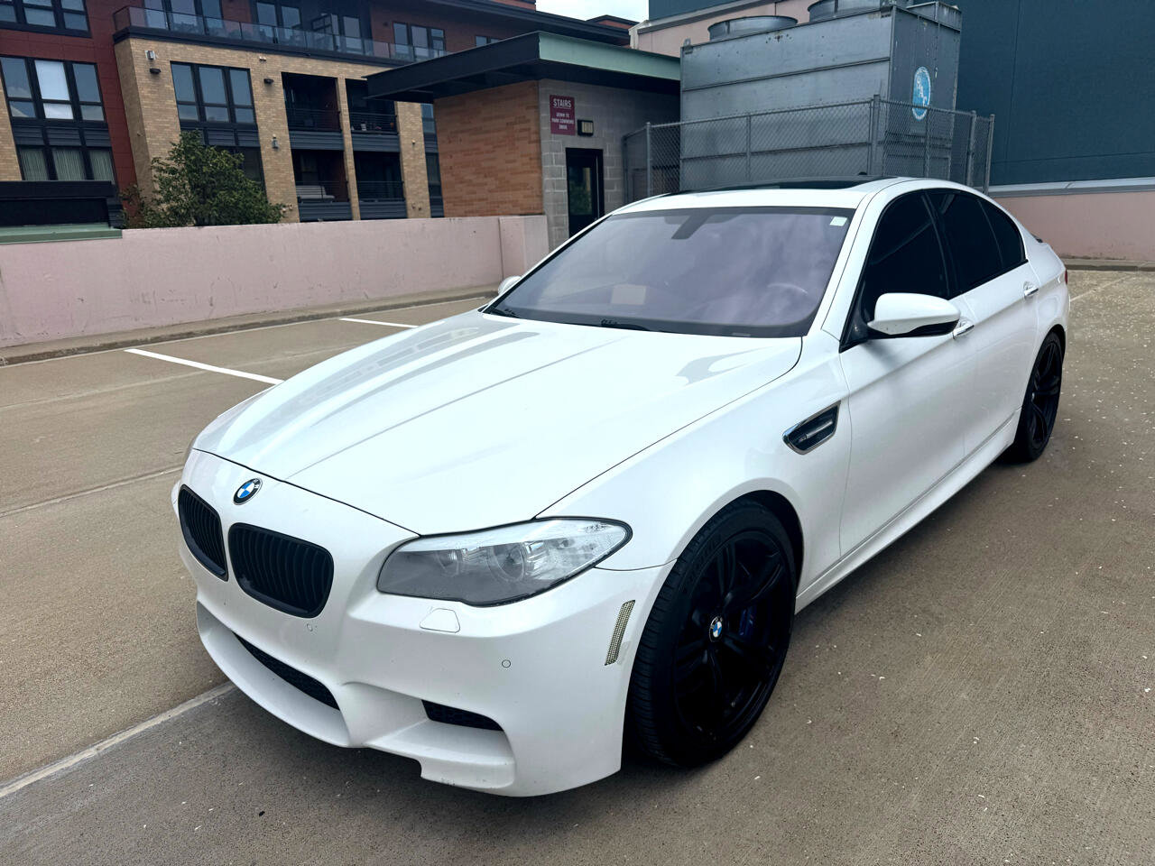 Used 2013 BMW M5 image 3