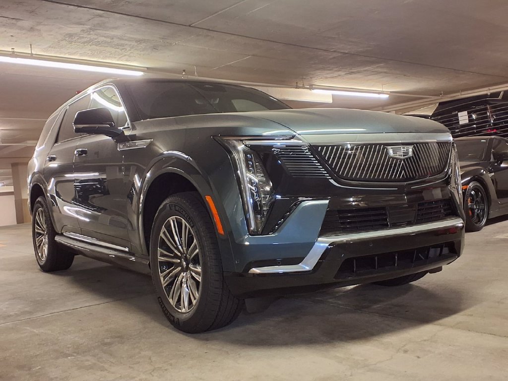 New 2026 Cadillac Escalade IQL Luxury AWD/4WD image 3