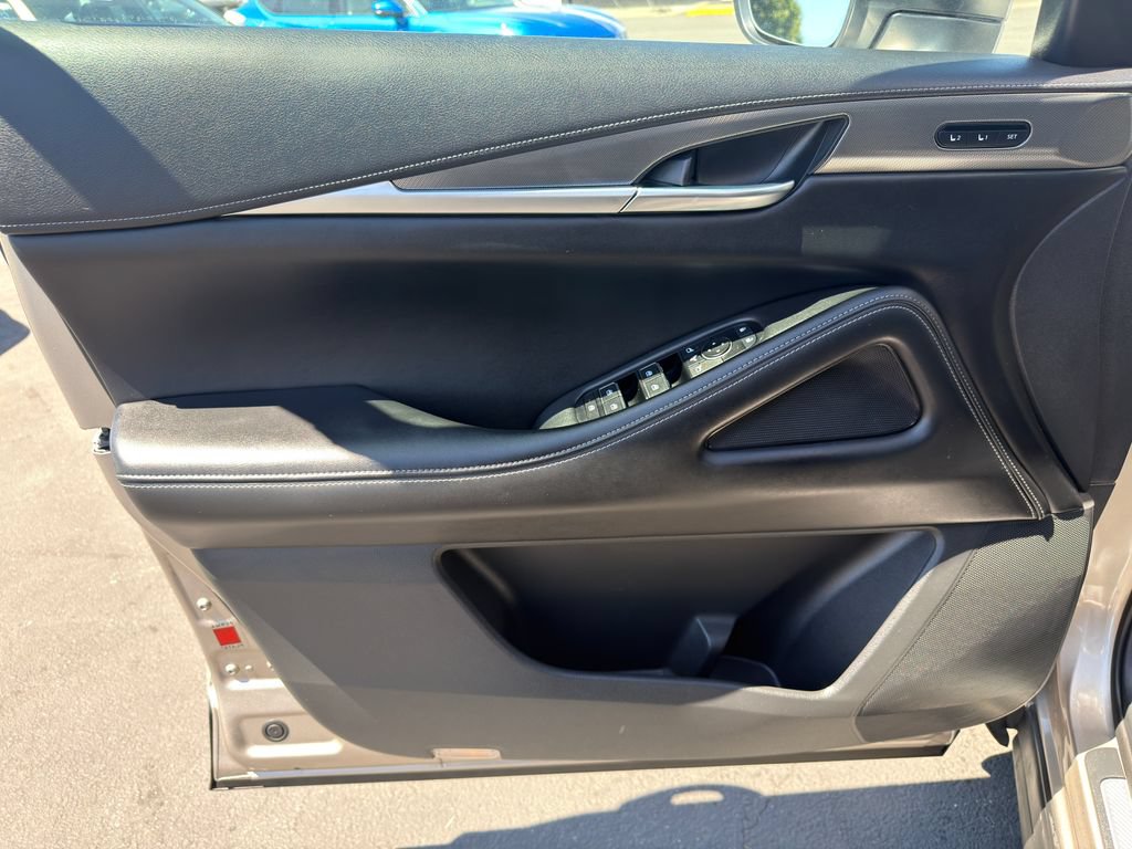 Used 2023 INFINITI QX60 Luxe w/ Cargo Package FWD image 11