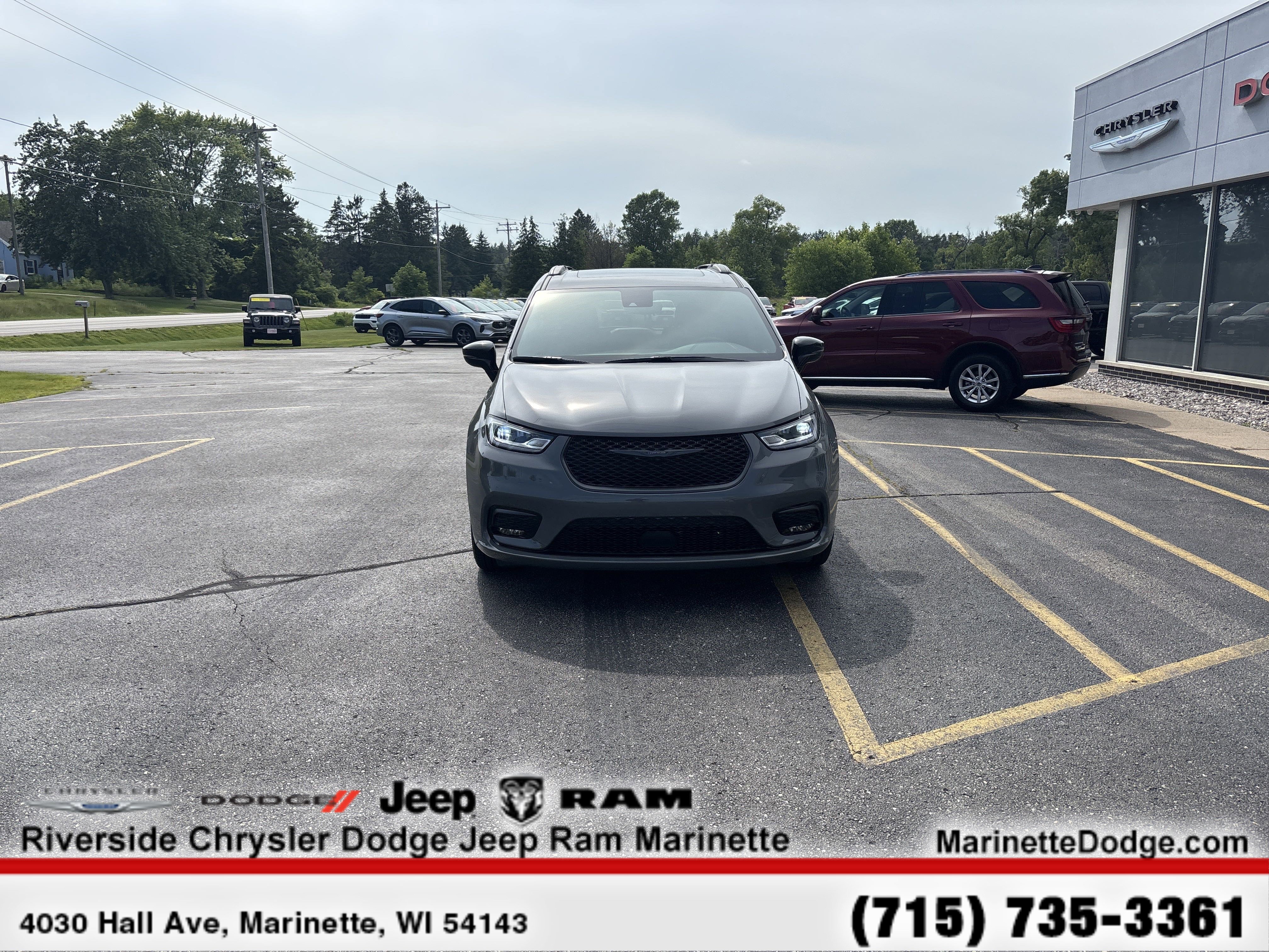 New 2025 Chrysler Pacifica Limited w/ Trailer Tow Group image 3