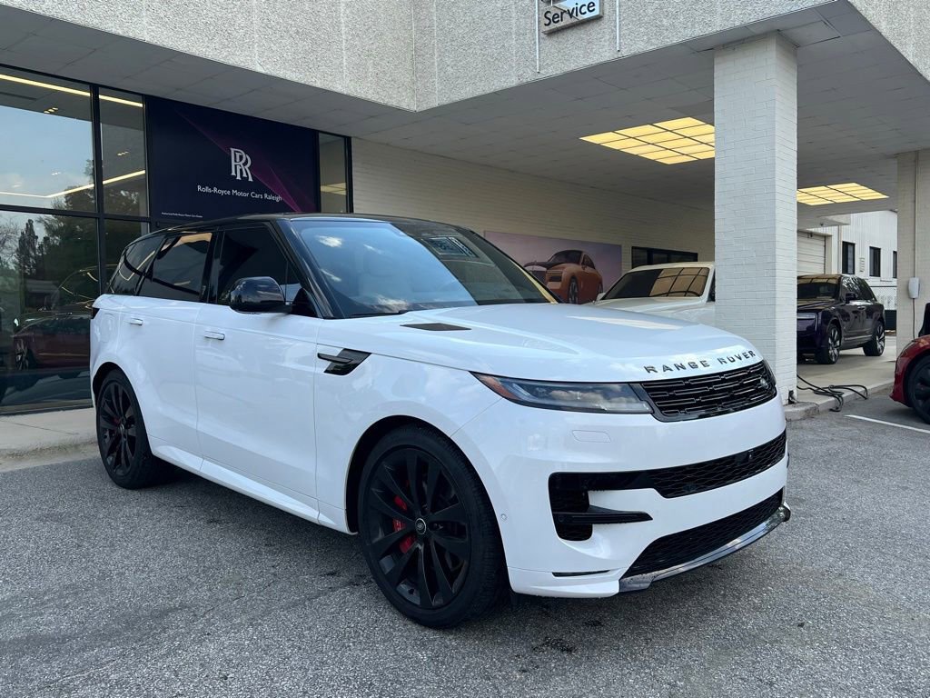 Used 2025 Land Rover Range Rover Sport Dynamic SE image 3