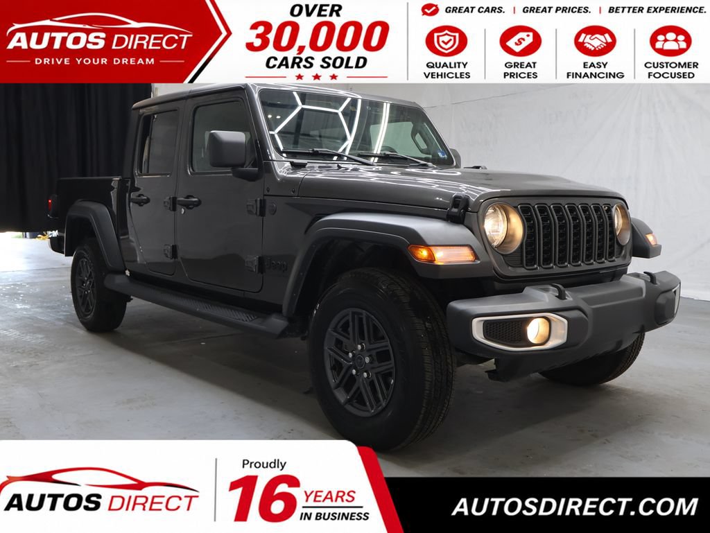 Used 2025 Jeep Gladiator Sport AWD/4WD image 1