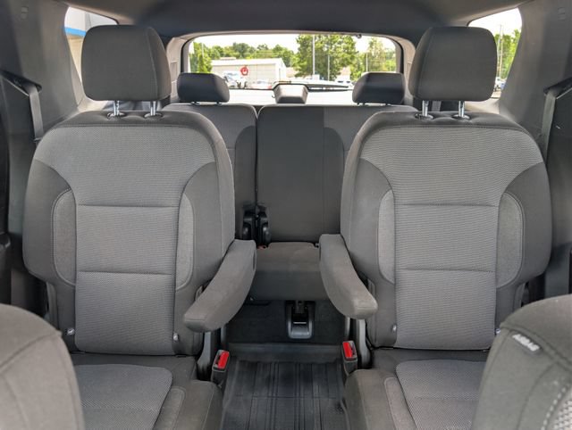 Used 2023 Chevrolet Traverse LT FWD image 16