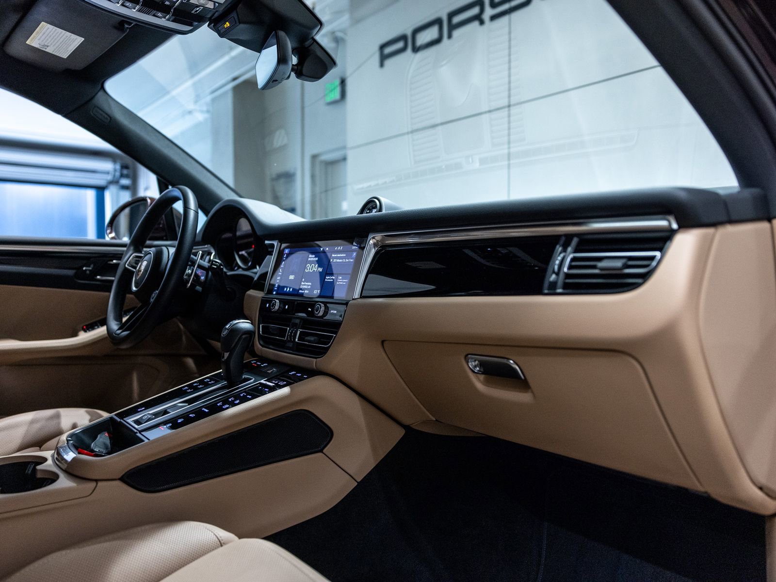 Certified 2024 Porsche Macan AWD/4WD image 33