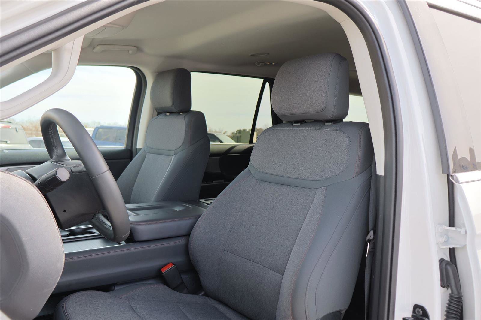 Used 2025 Ford Expedition Active image 12