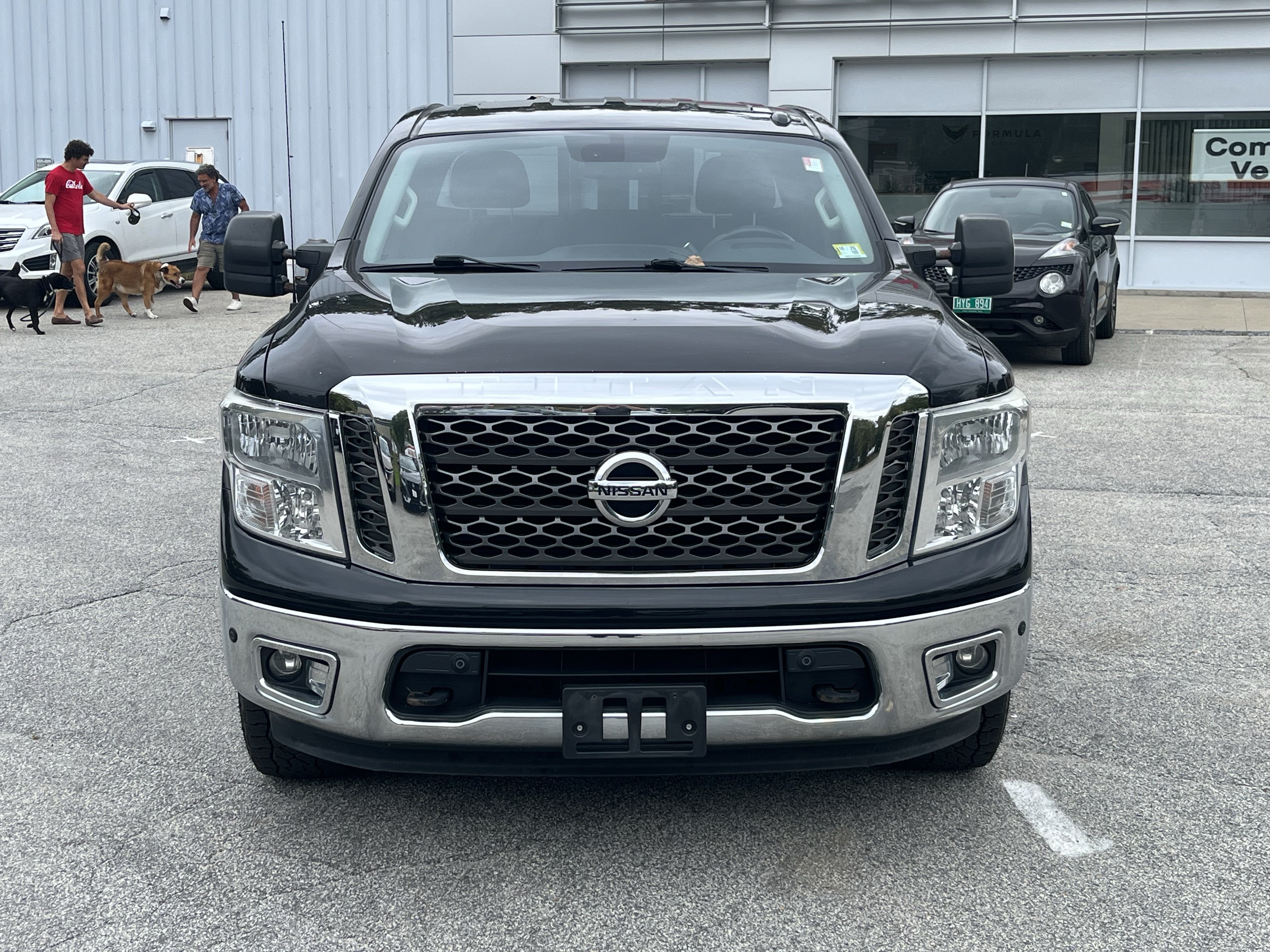Used 2017 Nissan Titan SV AWD/4WD image 2