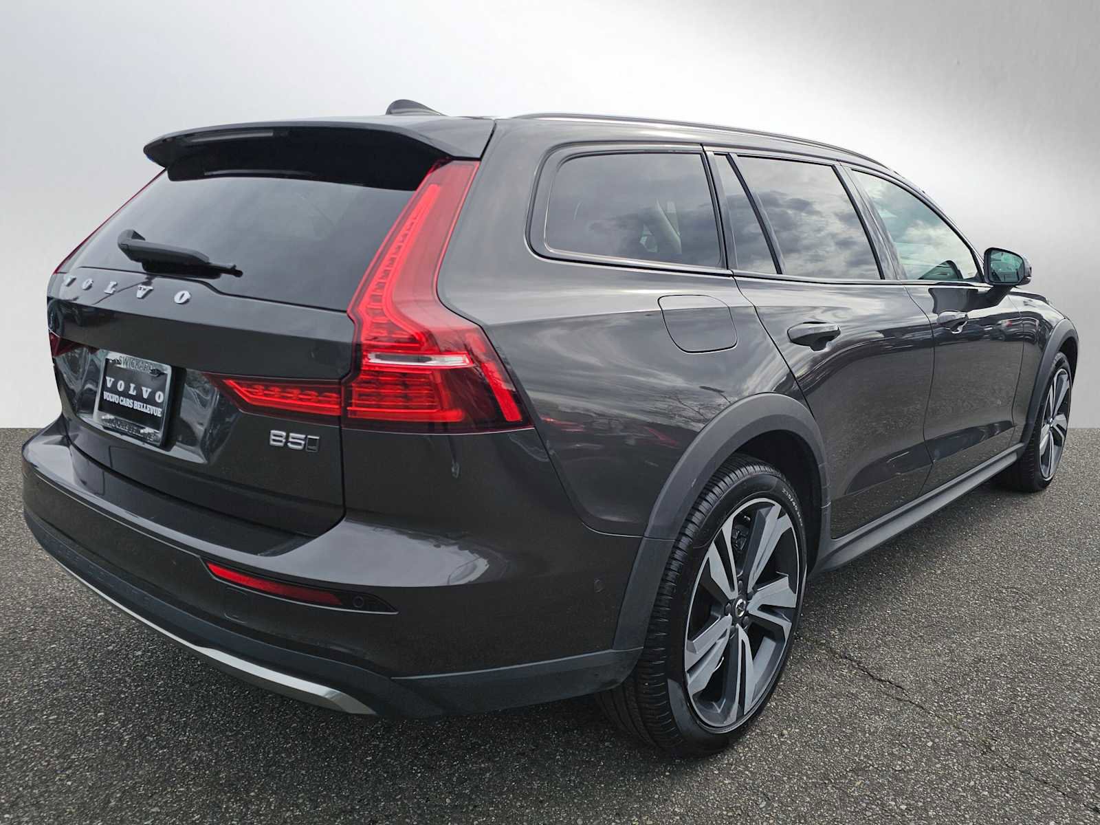 Certified 2025 Volvo V60 B5 Cross Country Plus image 3