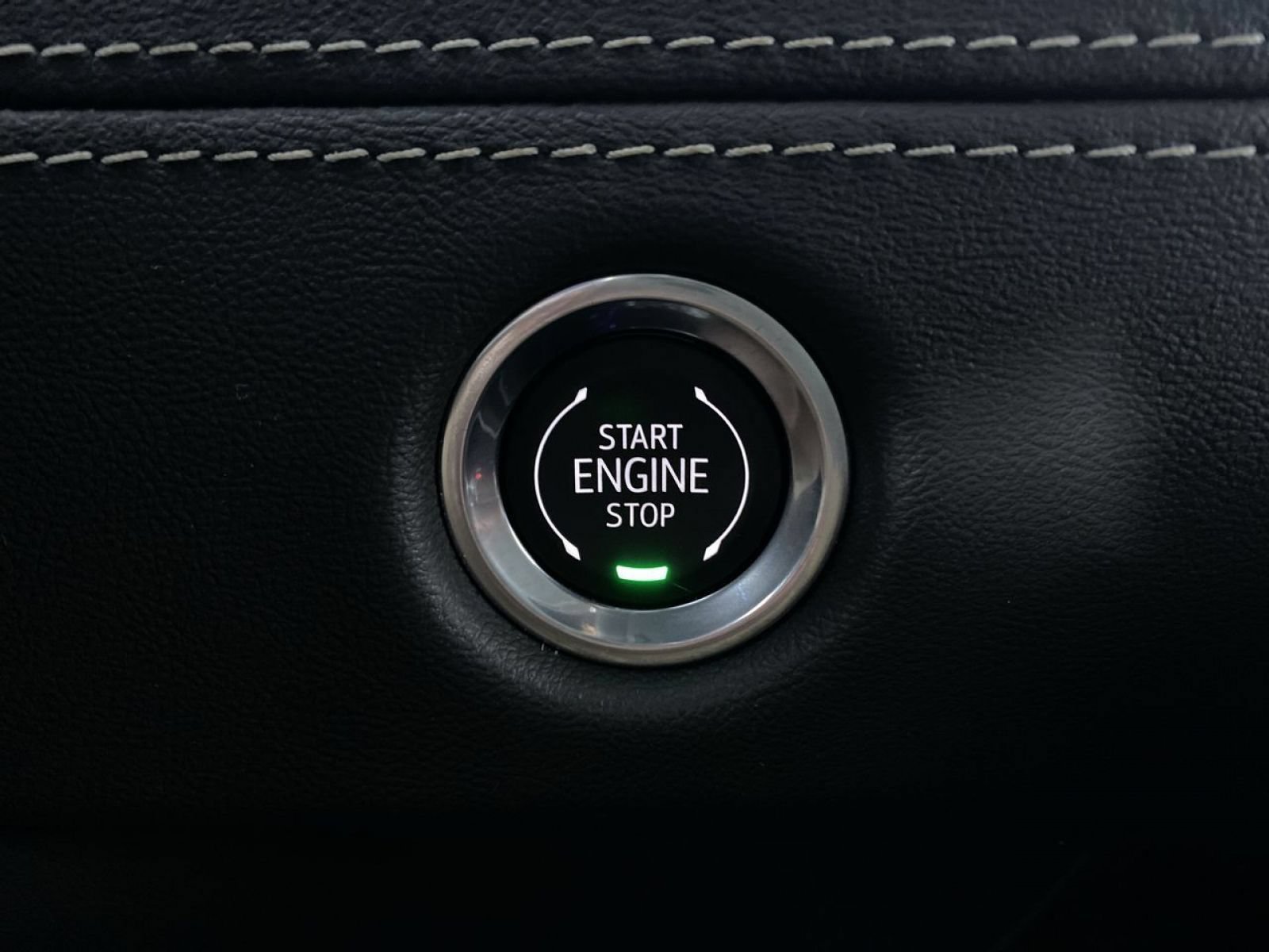 Certified 2026 Cadillac Escalade Luxury AWD/4WD image 9