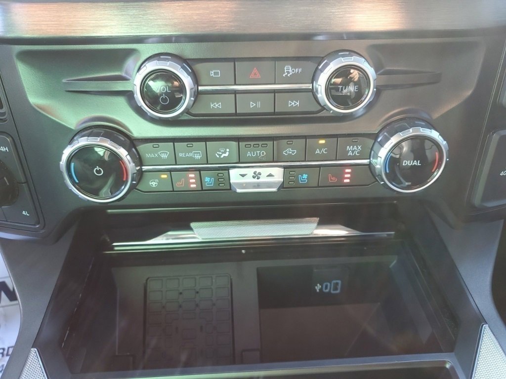 Used 2025 Ford F250 Lariat w/ Chrome Package image 23