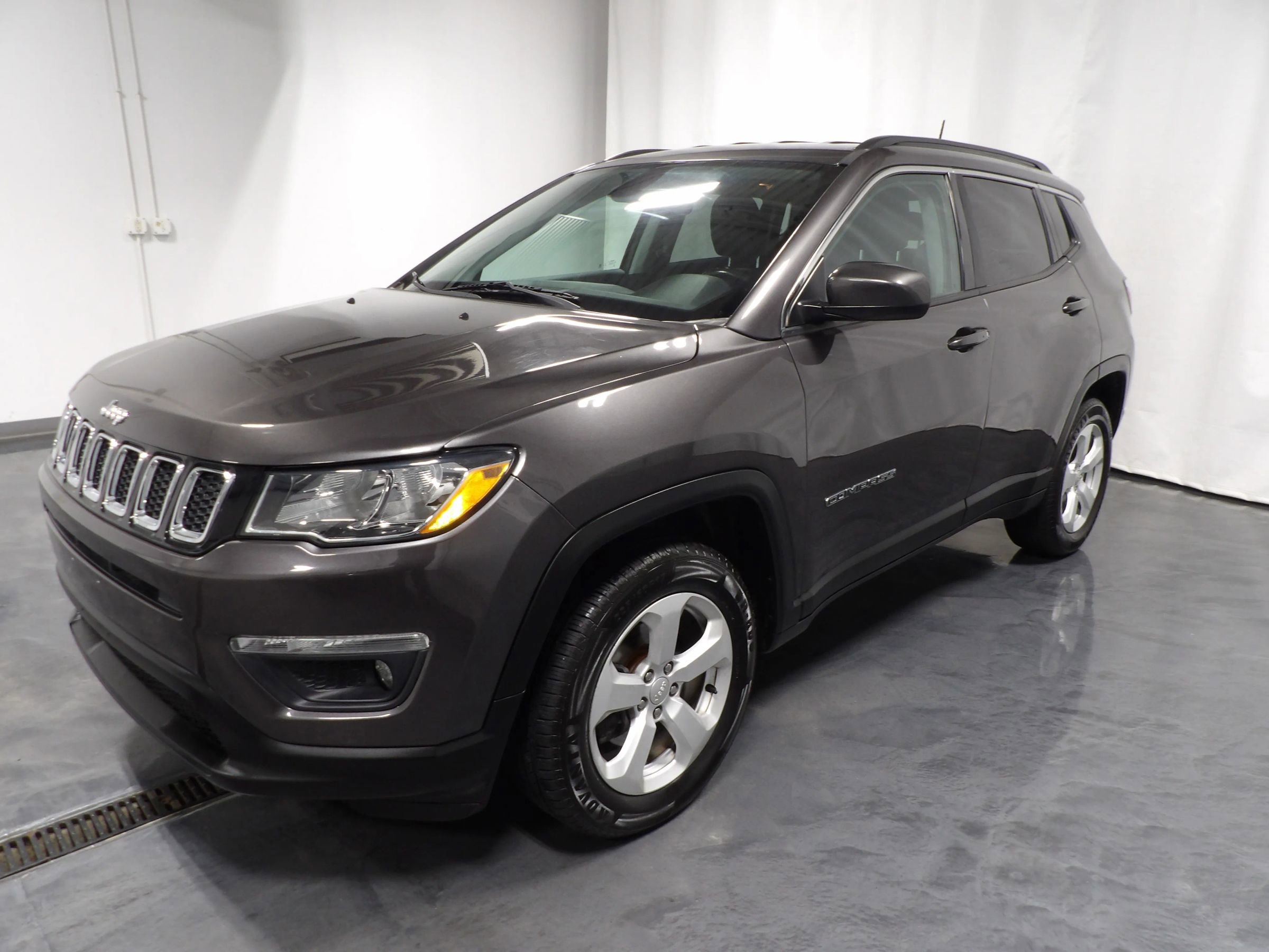 Used 2017 Jeep Compass Latitude image 4