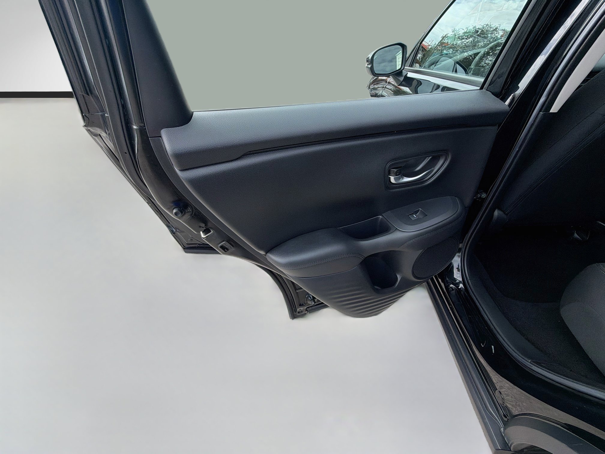 Used 2025 Honda HR-V LX image 25
