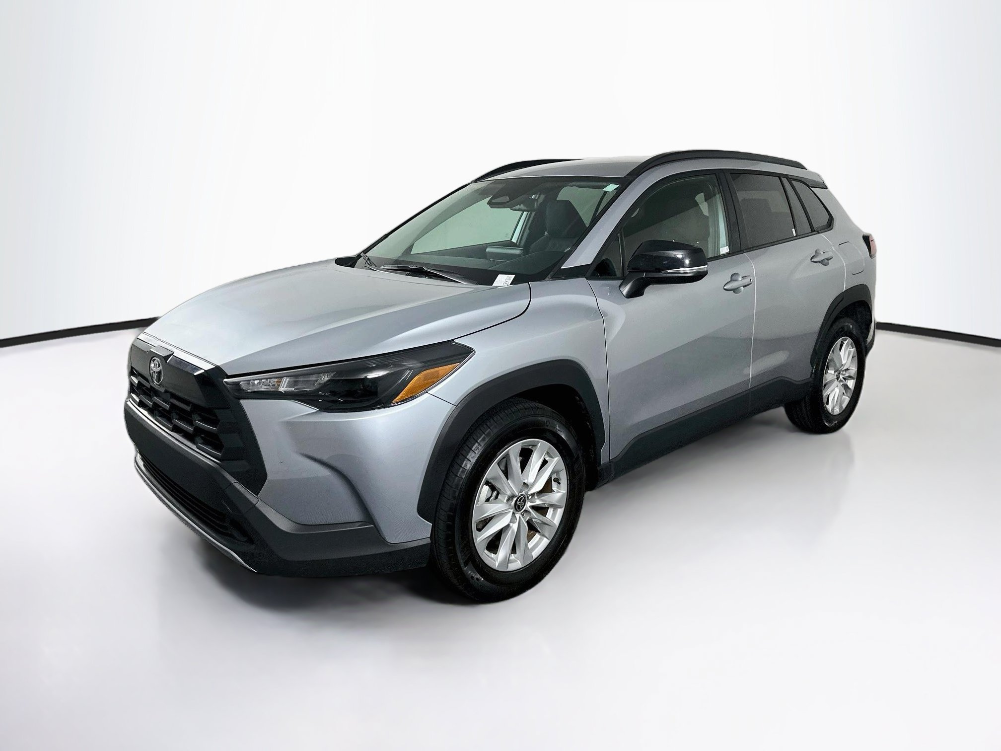 Used 2026 Toyota Corolla Cross LE FWD image 3