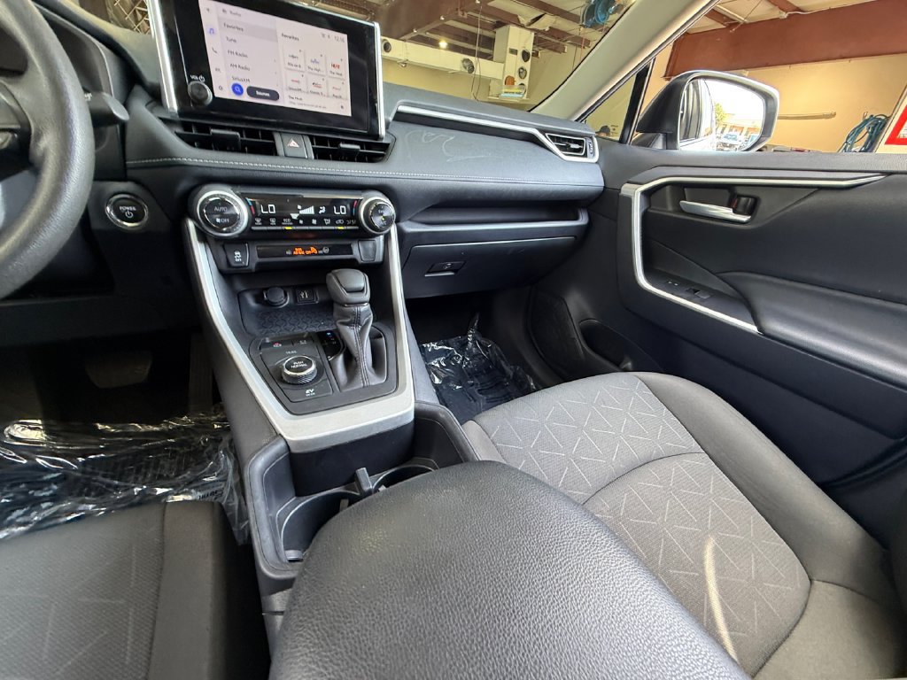 Used 2025 Toyota RAV4 XLE AWD/4WD image 15