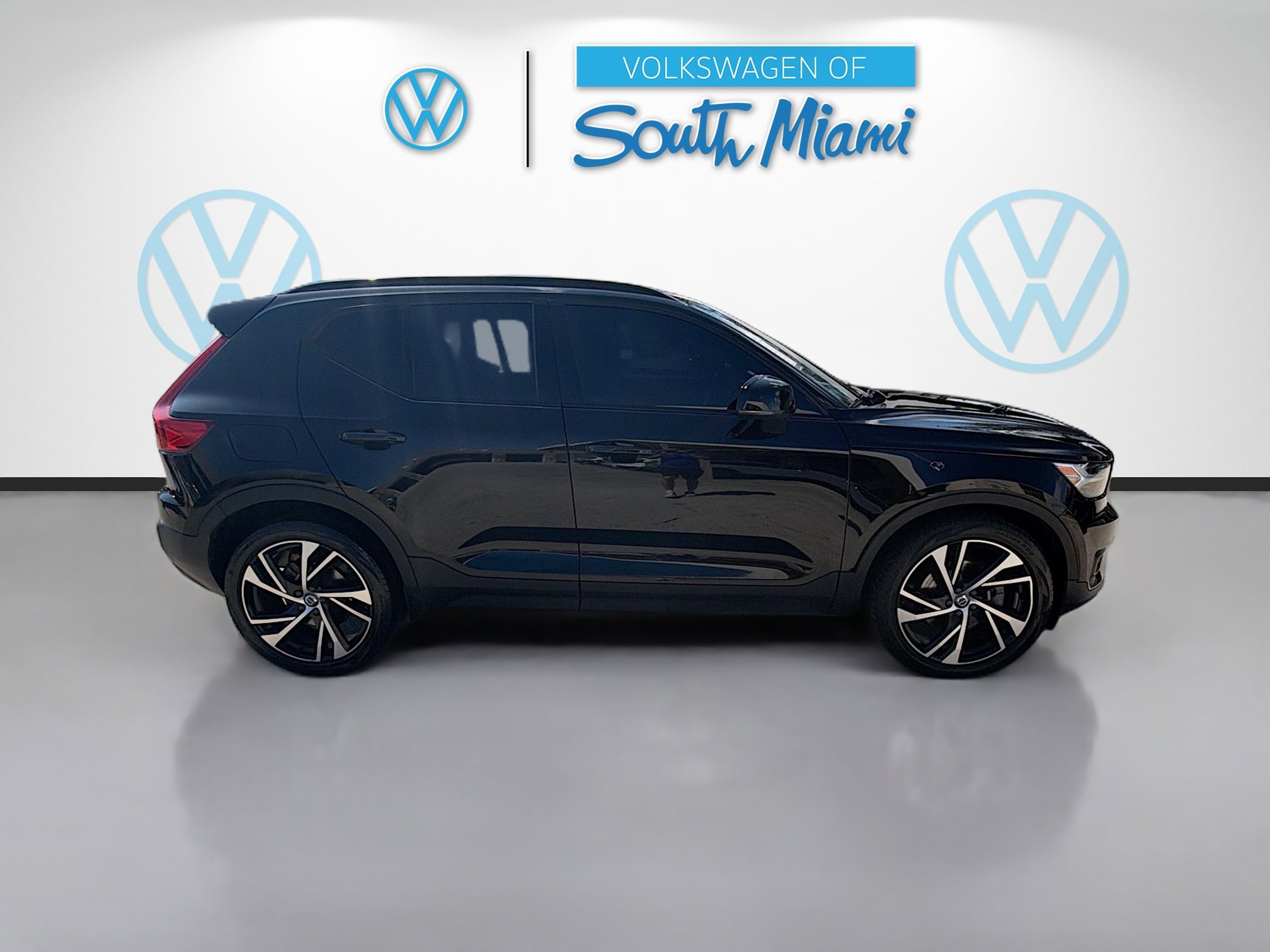 Used 2022 Volvo XC40 T5 R-Design w/ Advanced Package image 8