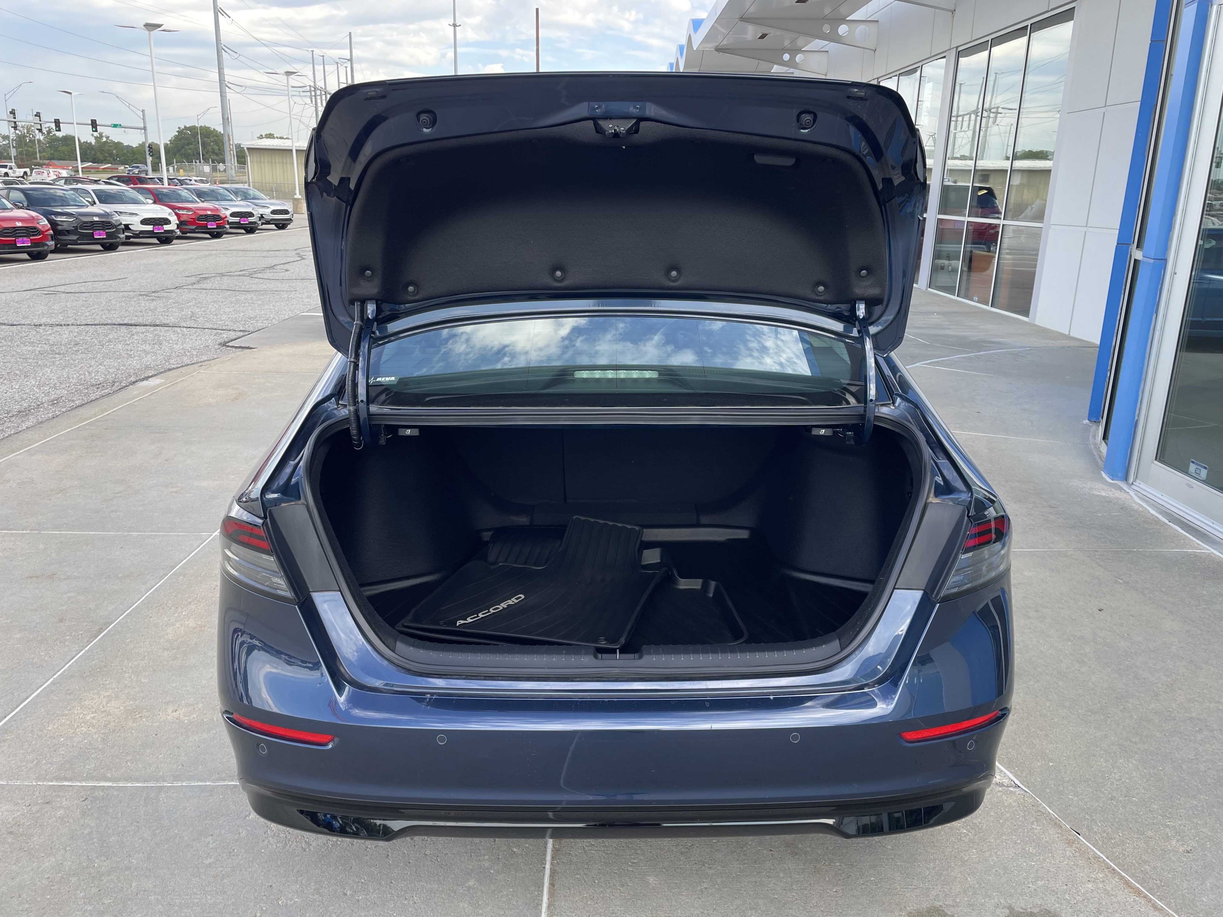 Used 2024 Honda Accord Touring image 7