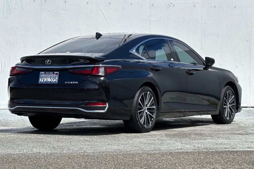 Used 2024 Lexus ES 300h w/ Premium Package FWD image 3
