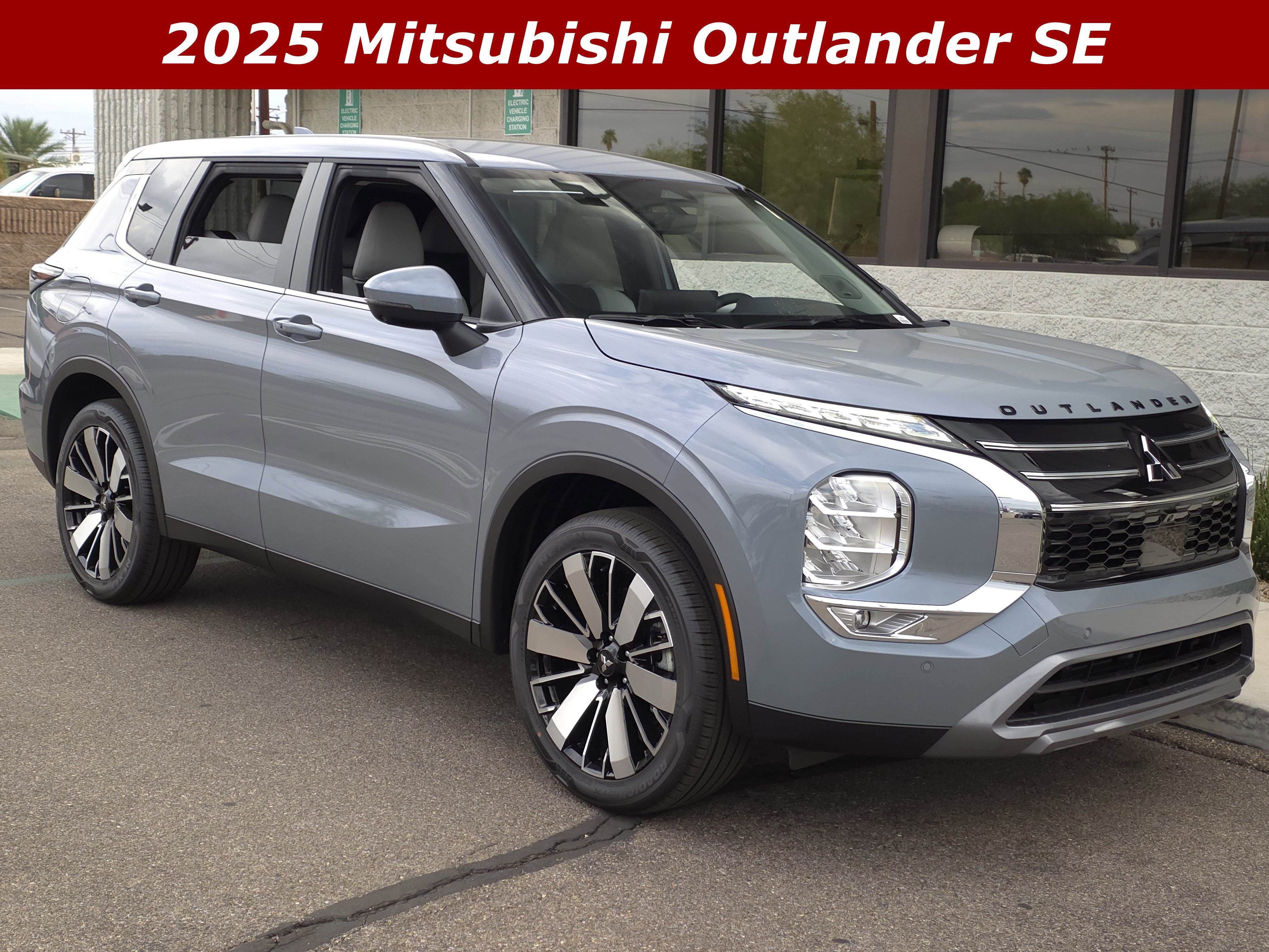 New 2025 Mitsubishi Outlander SE image 1