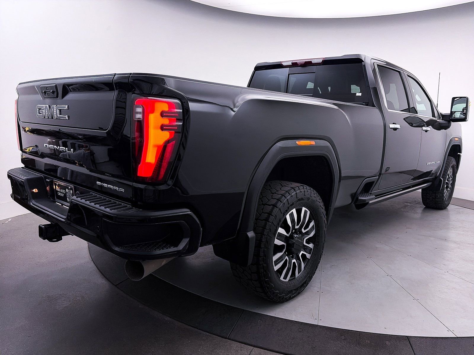 Used 2024 GMC Sierra 2500 Denali Ultimate image 18