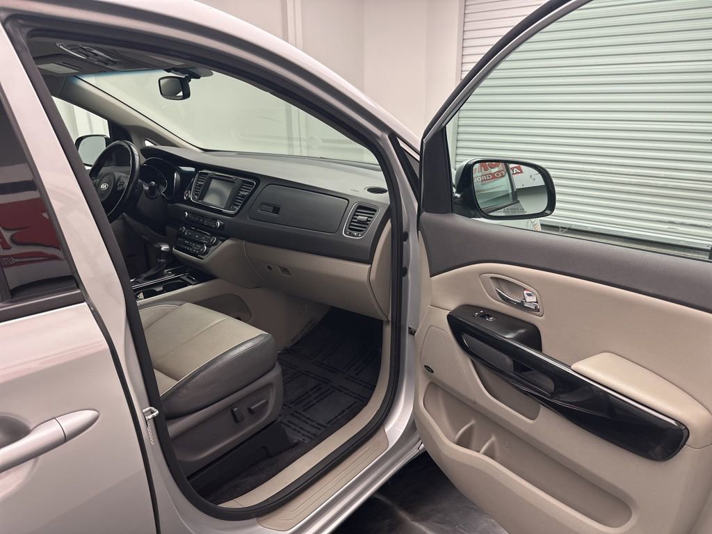 Used 2018 Kia Sedona SX image 8