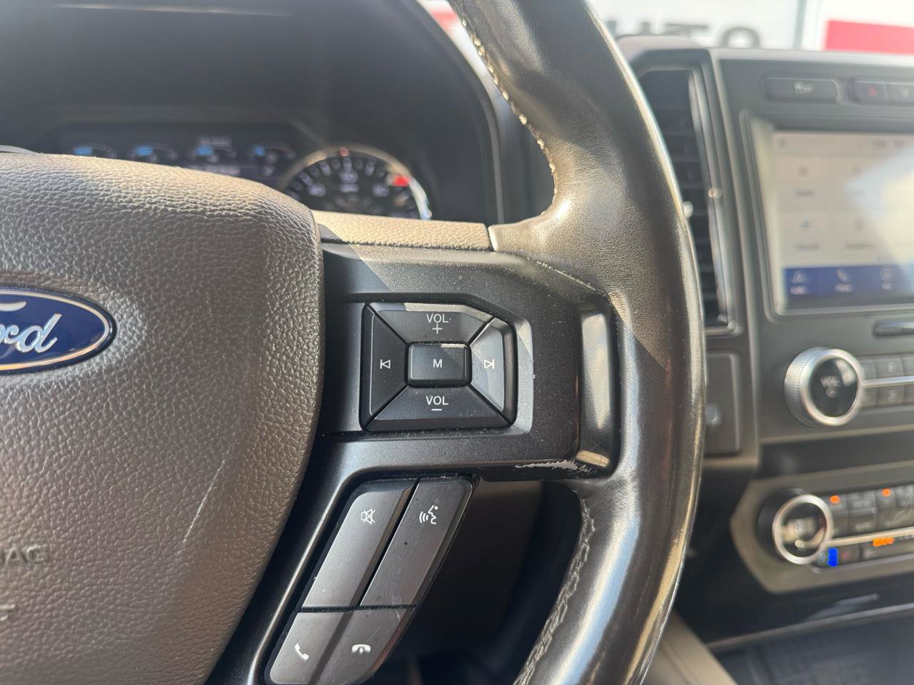 Used 2020 Ford Expedition Limited image 46