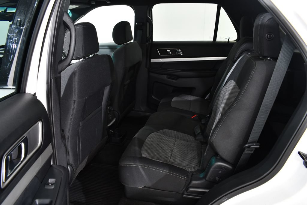 Used 2017 Ford Explorer XLT AWD/4WD image 16
