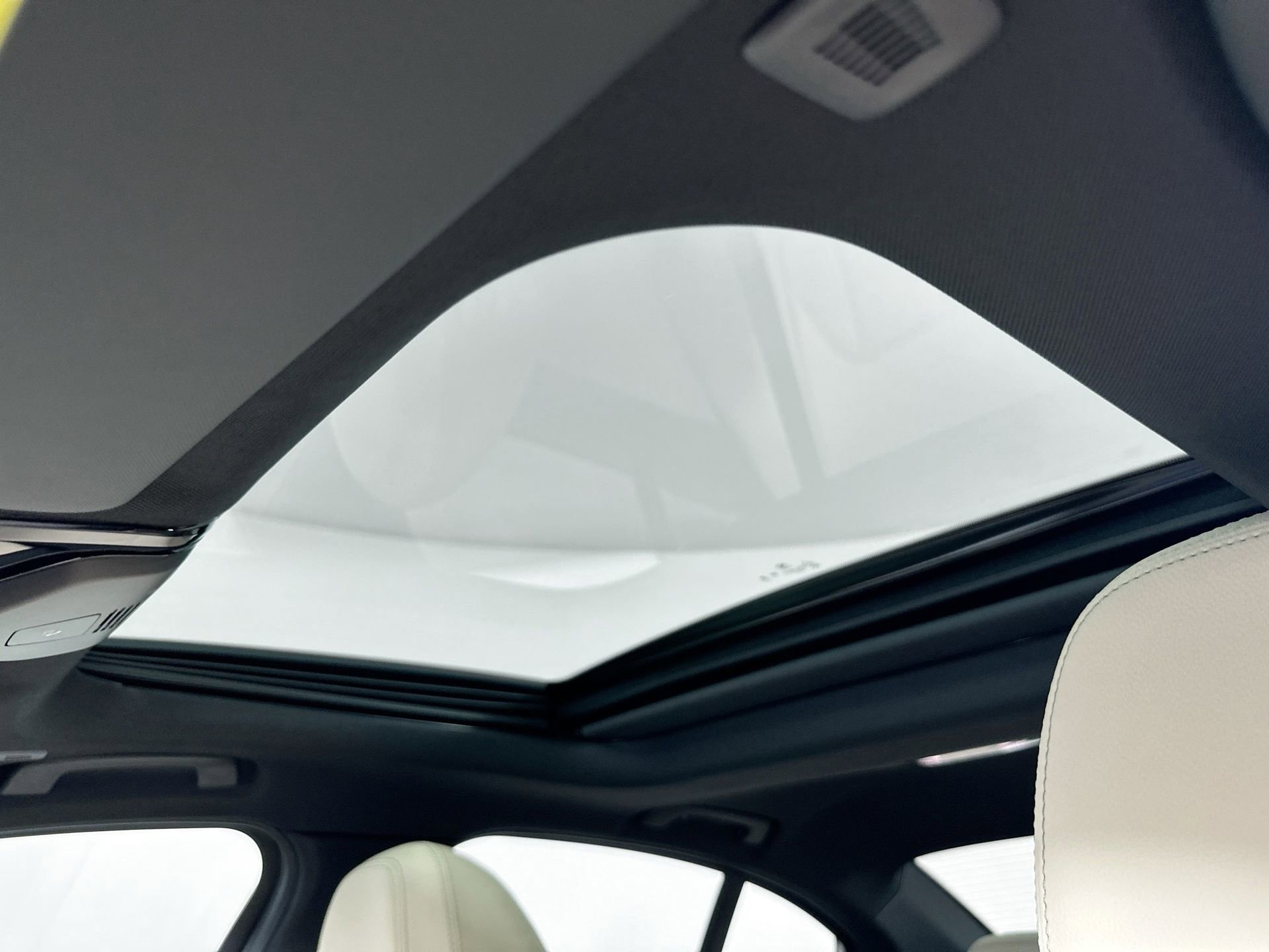 Used 2025 BMW 330i xDrive Sedan w/ M Sport Package image 18