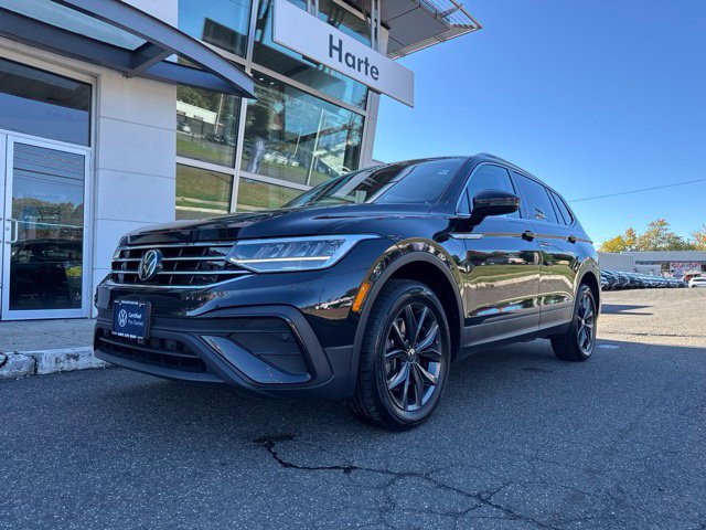 Certified 2022 Volkswagen Tiguan SE w/ Panoramic Sunroof Package AWD/4WD image 2