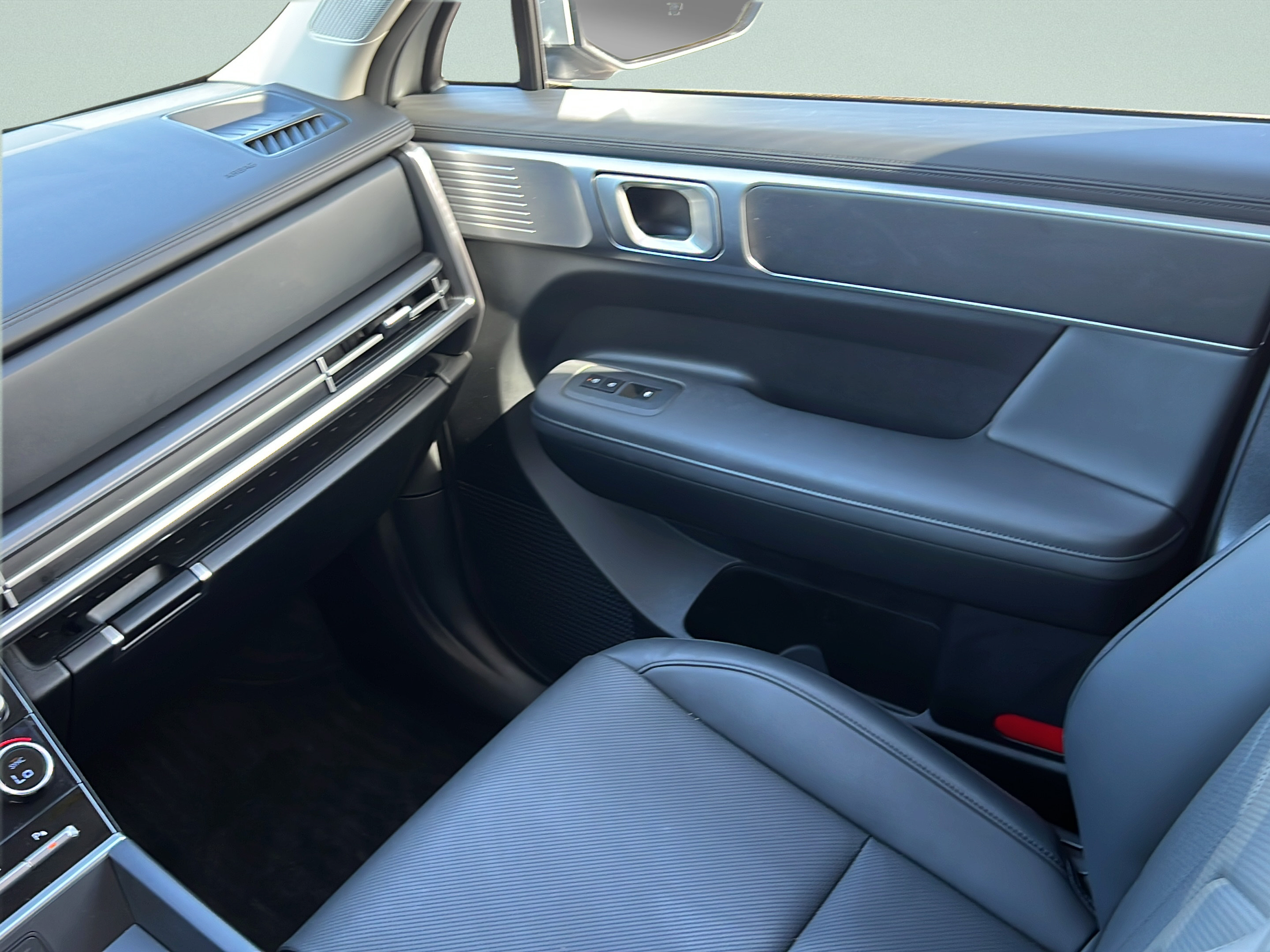 Used 2025 Hyundai Santa Fe SEL FWD image 13