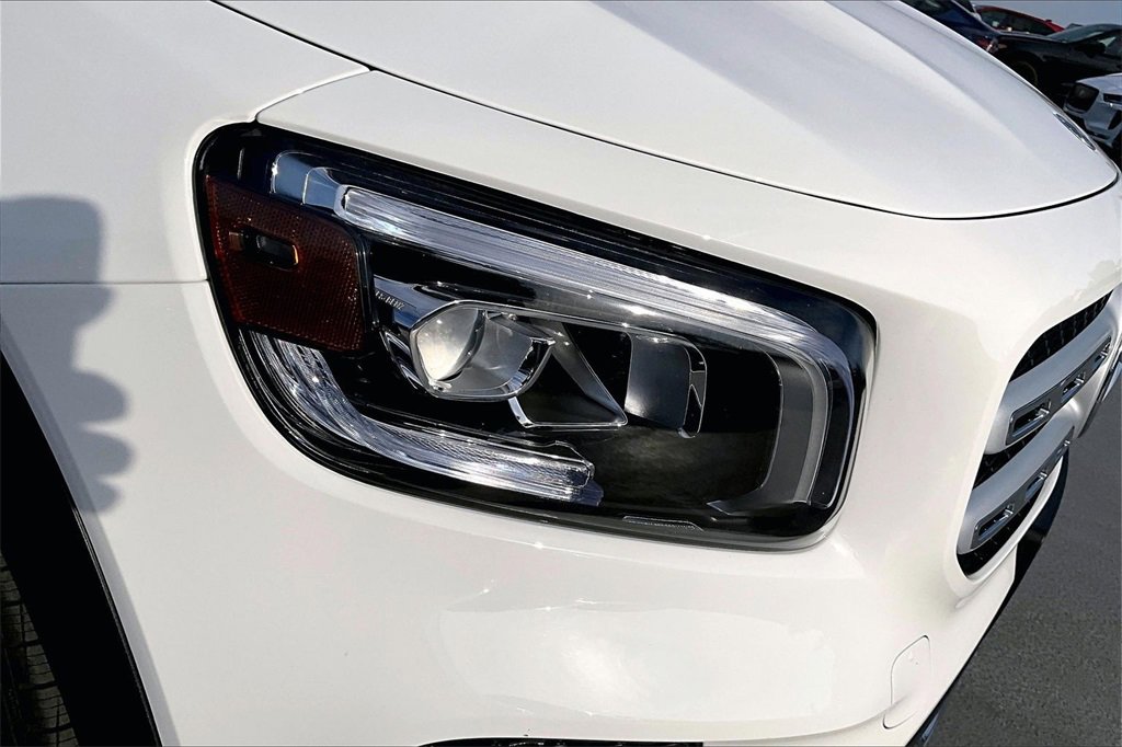 Used 2023 Mercedes-Benz GLB 250 w/ Premium Package image 30