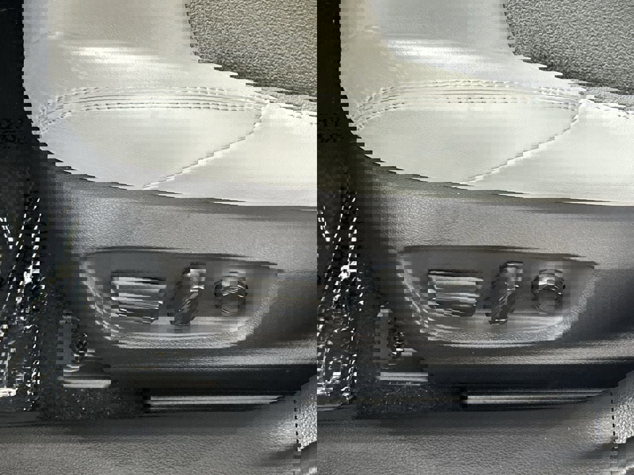 Used 2025 Toyota Corolla XSE image 19