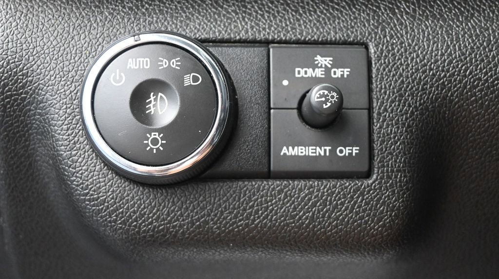 Used 2015 Chevrolet Traverse LT w/ Style and Technology Package FWD image 32