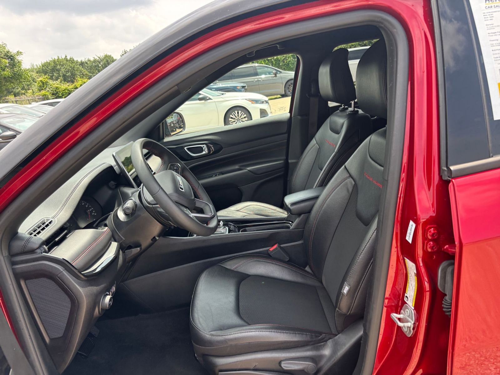 Used 2025 Jeep Compass Trailhawk AWD/4WD image 24