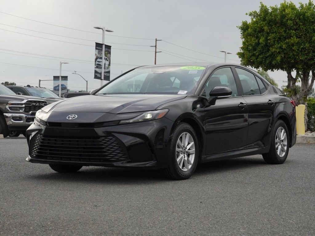 Used 2025 Toyota Camry LE image 8