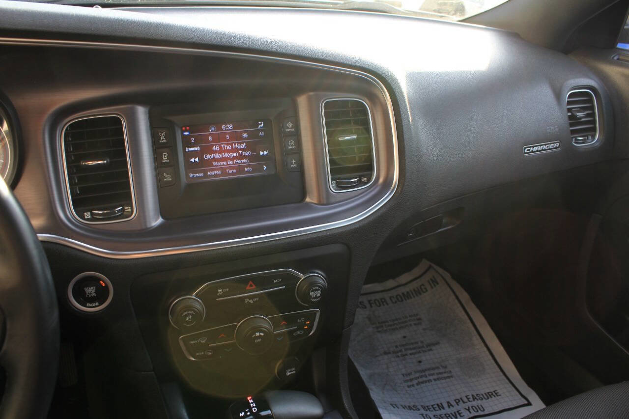 Used 2016 Dodge Charger SE w/ Power Sunroof Group image 18