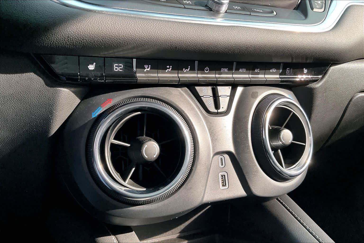 Used 2024 Chevrolet Blazer LT w/ Sound & Technology Package FWD image 33