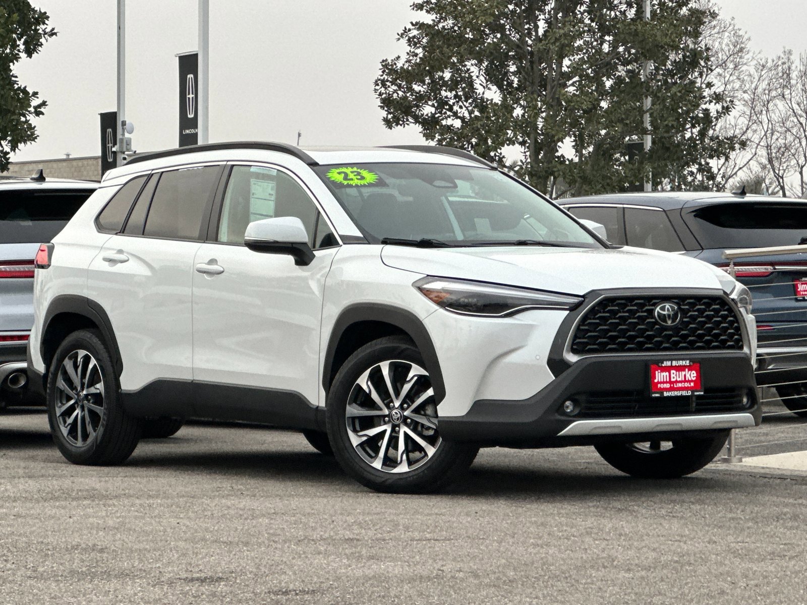 Used 2023 Toyota Corolla Cross XLE image 2