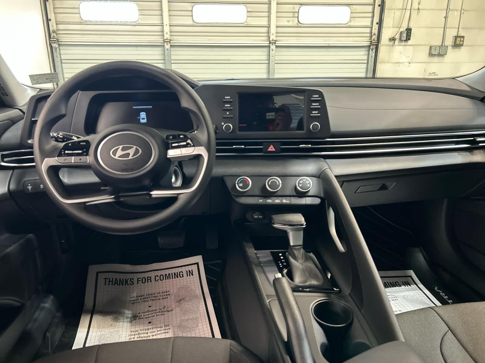 New 2026 Hyundai Elantra SE FWD image 4