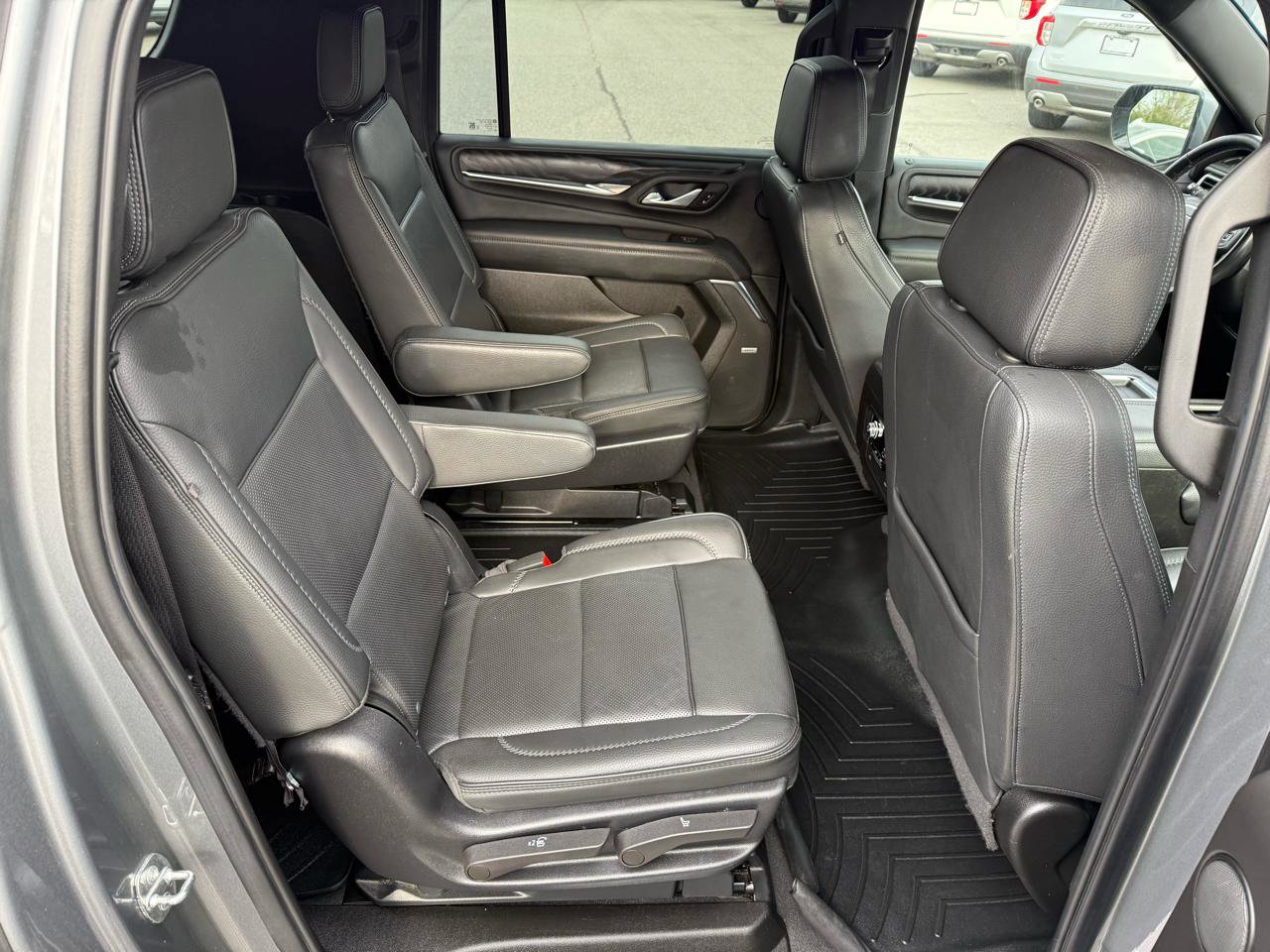 Used 2022 GMC Yukon XL Denali AWD/4WD image 22