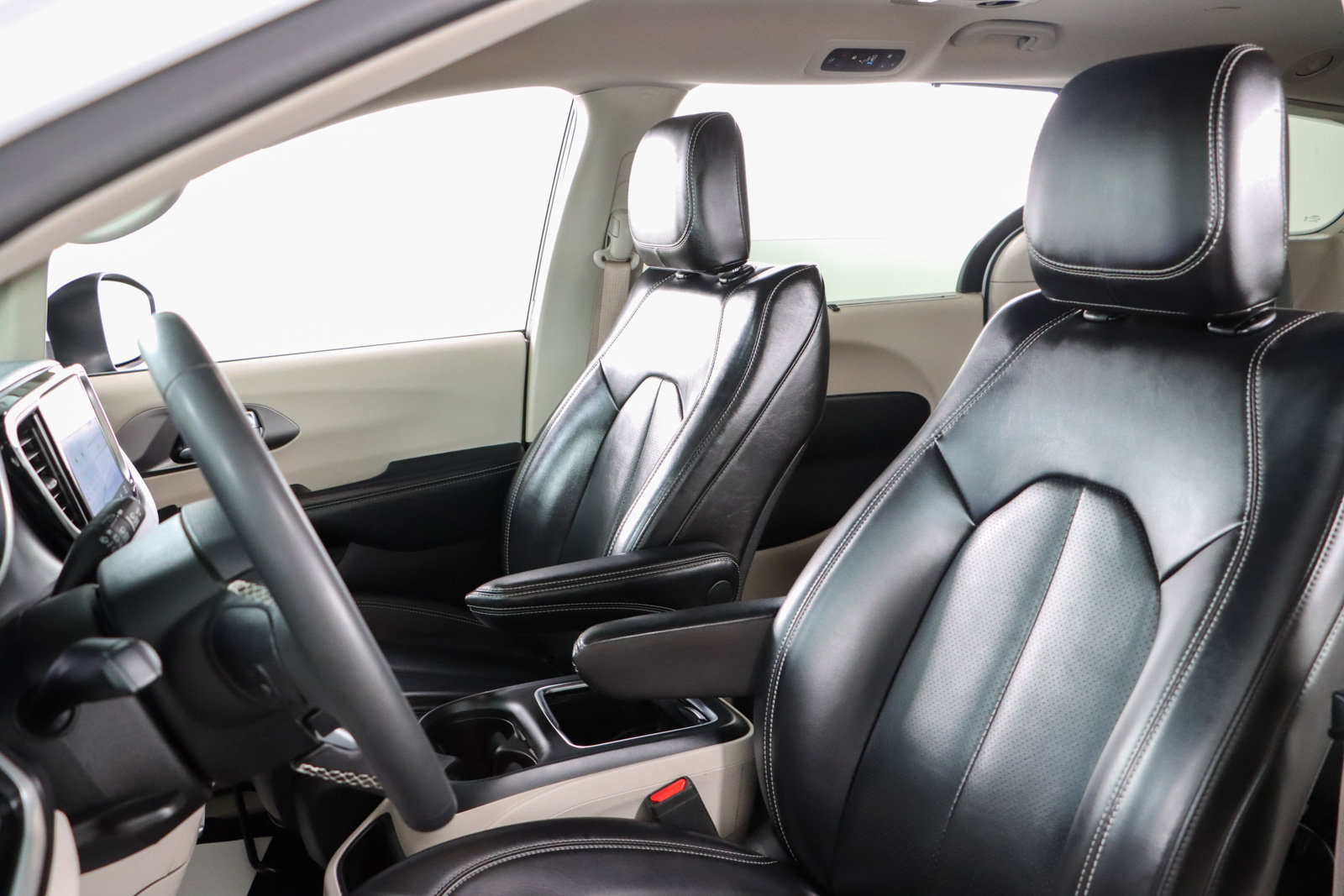 Used 2023 Chrysler Pacifica Touring-L FWD image 23