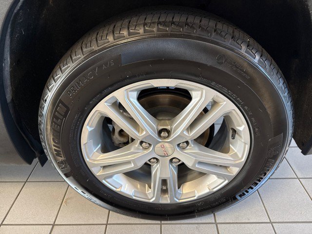 Used 2023 GMC Terrain SLE w/ Driver Convenience Package image 11