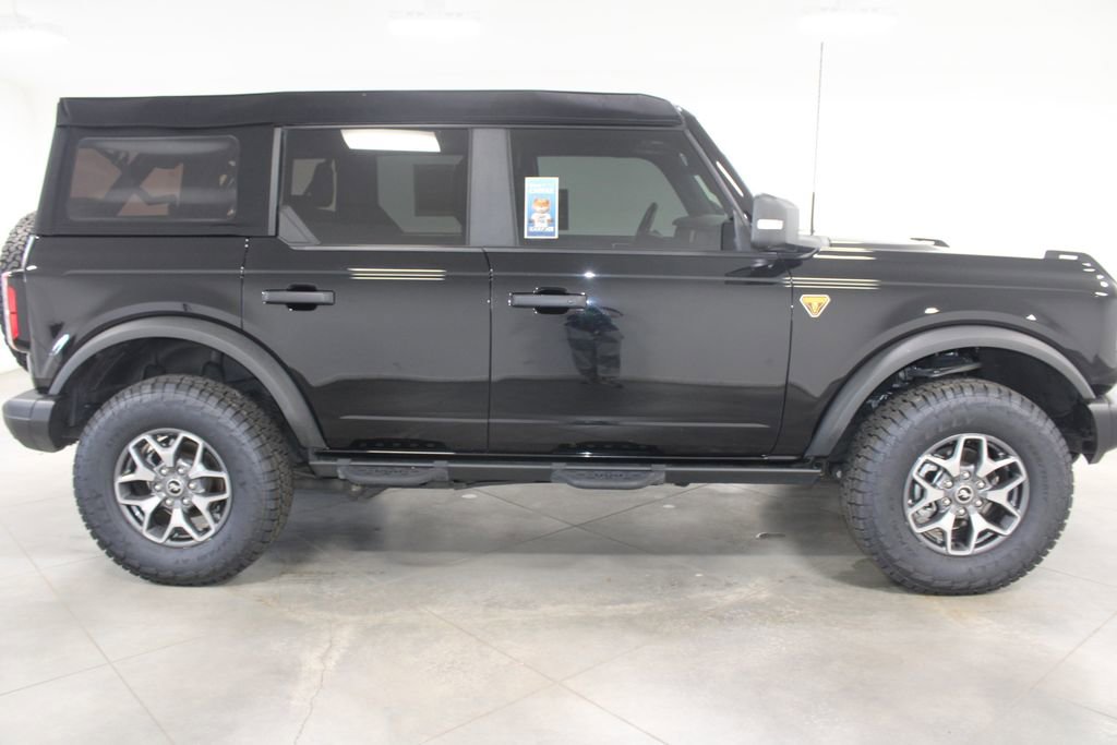 Used 2023 Ford Bronco Badlands image 10