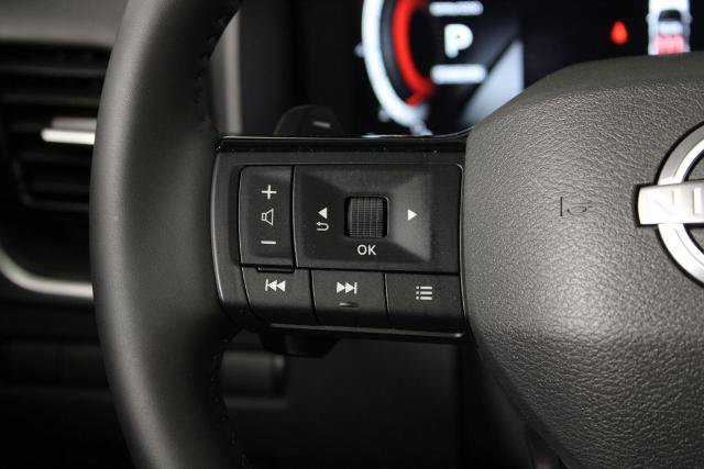 Certified 2025 Nissan Rogue Platinum FWD image 29