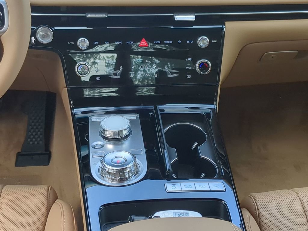 Used 2025 Genesis G80 2.5T image 18